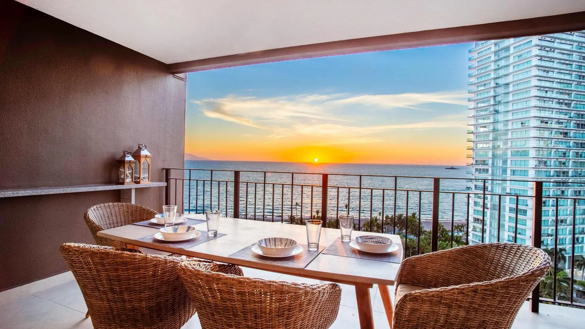 Luxurious, Beachfront 2Bed/2 Bath Condo With Designer Finishes Puerto Vallarta Prázdninový dům